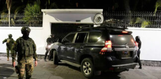 Irrumpen en Embajada de México en Quito y detienen a Jorge Glas Irrumpen en Embajada de México en Quito y detienen a Jorge Glas