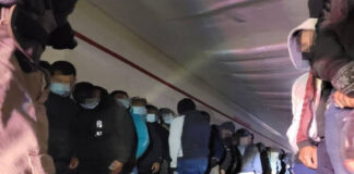 Hallan a 131 migrantes en contenedor de tractocamión en Chihuahua Hallan a 131 migrantes en contenedor de tractocamión en Chihuahua