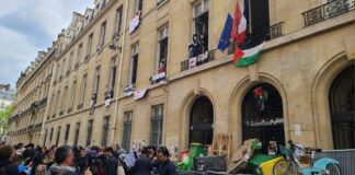 Propalestinos bloquean el centro universitario Science Po de París Propalestinos bloquean el centro universitario Science Po de París