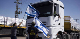 Israelíes bloquean y vandalizan un convoy humanitario de camino a Gaza Israelíes bloquean y vandalizan un convoy humanitario de camino a Gaza