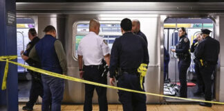 Hombre lanza líquido ardiendo a pasajero del metro en Nueva York Hombre lanza líquido ardiendo a pasajero del metro en Nueva York