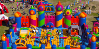 La casa inflable más grande del mundo estará en Shakopee East Middle School La casa inflable más grande del mundo estará en Shakopee East Middle School