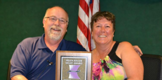 Una alcaldesa y un miembro del concejo de Rockford, acusados por conducir ebrios Una alcaldesa y un miembro del concejo de Rockford, acusados por conducir ebrios