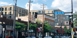 La policía refuerza la seguridad de Dinkytown tras el aumento de violencia La policía refuerza la seguridad de Dinkytown tras el aumento de violencia