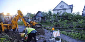 Un tornado que golpeó el norte de Minneapolis en 2011 aún deja sus cicatrices sin cerrar… Un tornado que golpeó el norte de Minneapolis en 2011 aún deja sus cicatrices sin cerrar...