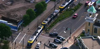 Metro Transit: ciclista murió tras ser atropellado por el tren ligero Metro Transit: ciclista murió tras ser atropellado por el tren ligero