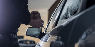 Mujer y dos adolescentes son arrestados tras violento robo de auto en Minneapolis Mujer y dos adolescentes son arrestados tras violento robo de auto en Minneapolis