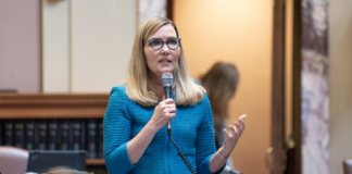 La senadora Nicole Mitchell será sometida al Comité de Etica La senadora Nicole Mitchell será sometida al Comité de Etica