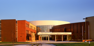 Maestros de Lakeville llegaron a un acuerdo tentativo con el distrito escolar Maestros de Lakeville llegaron a un acuerdo tentativo con el distrito escolar