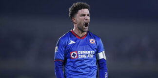 Cruz Azul consigue ventaja de 2-0 ante unos Pumas desaparecidos Cruz Azul consigue clara ventaja de 2-0 ante unos Pumas desaparecidos