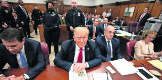 Trump se declara “aburrido” durante los alegatos finales de la Fiscalía Trump se declara "ABURRIDO" durante los alegatos finales de la Fiscalía