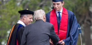 Trump descansa del juicio penal para asistir a la graduación de Barron Trump descansa del juicio penal para asistir a la graduación de Barron