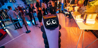 “Bellabot”, el robot que está sustituyendo a meseros en Alemania "Bellabot", el robot que está sustituyendo a meseros en Alemania