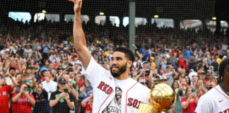 Los Red Sox homenajean a los Celtics por su campeonato en la NBA Los Red Sox homenajean a los Celtics por su campeonato en la NBA