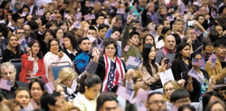 La mayoría de estadounidenses, incluidos latinos, apoyan deportación masiva La mayoría de estadounidenses, incluidos latinos, apoyan deportación masiva