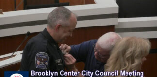 Garett Flesland toma juramento como jefe de policía de Brooklyn Center Garett Flesland toma juramento como jefe de policía de Brooklyn Center