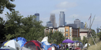 Polémica: la Corte Suprema permitirá a las ciudades castigar a las personas por dormir a la intemperie Polémica: la Corte Suprema permitirá a las ciudades castigar a las personas por dormir a la intemperie