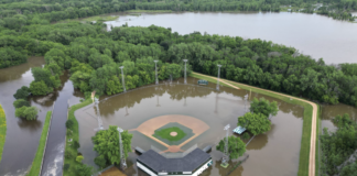 El Athletic Park de Chaska está bajo agua por la crecida del río Minnesota El Athletic Park de Chaska está bajo agua por la crecida del río Minnesota