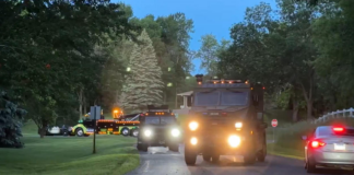 Enfrentamiento de 15 horas que involucró a un rehén terminó cuando el sospechoso se pegó un tiro Enfrentamiento de 15 horas que involucró a un rehén terminó cuando el sospechoso se pegó un tiro