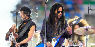 Lenny Kravitz vuelve a México y coloca una guitarra al Ángel de la Independencia Lenny Kravitz vuelve a México y coloca una guitarra al Ángel de la Independencia