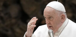 Papa Francisco pide “prudencia” al pedir el ingreso de gays al seminario Papa Francisco pide "prudencia" al pedir el ingreso de gays al seminario