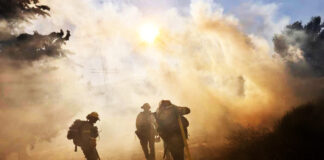 Evacúan a miles de personas por incendio fuera de control en California Evacúan a miles de personas por incendio fuera de control en California