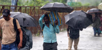 Fuertes lluvias dejan 174 muertes al sur de Asia y millones de damnificados Fuertes lluvias dejan 174 muertes al sur de Asia y millones de damnificados
