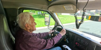 Records Guinness: El conductor de autobús más viejo del mundo está en Brooklyn Park Records Guinness: El conductor de autobús más viejo del mundo está en Brooklyn Park