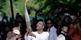 Snoop Dogg portó la antorcha olímpica previo a la ceremonia de inauguración Snoop Dogg portó la antorcha olímpica previo a la ceremonia de inauguración