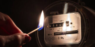 Investigan a CenterPoint tras una semana de apagones por Beryl en Houston Investigan a CenterPoint tras una semana de apagones por Beryl en Houston