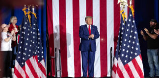 Donald Trump es oficialmente en el candidato presidencial republicano Donald Trump es oficialmente en el candidato presidencial republicano