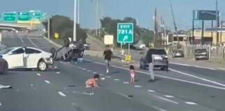 Tras accidente, bebés salen expulsados a mitad de carretera de Texas Tras accidente, bebés salen expulsados a mitad de carretera de Texas