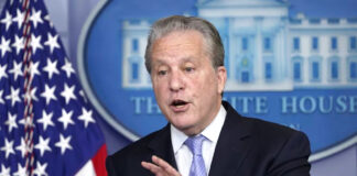 Asesor económico deja la Casa Blanca y se une a la campaña de Kamala Harris Asesor económico deja la Casa Blanca y se une a la campaña de Kamala Harris