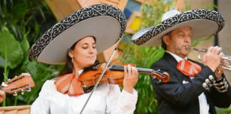 Fernanda Machado, la mariachi mexicana que le da más amor a París Fernanda Machado, la mariachi mexicana que le da más amor a París
