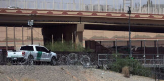 Texas amplía controversial alambrada antimigrantes en la frontera con México Texas amplía controversial alambrada antimigrantes en la frontera con México