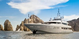 Yate del magnate Salinas Pliego sufre choque con el de Steve Jobs, en Nápoles Yate del magnate Salinas Pliego sufre choque con el de Steve Jobs, en Nápoles