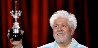 Pedro Almodóvar recibe el premio honorífico en San Sebastián Pedro Almodóvar recibe el premio honorífico en San Sebastián