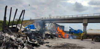 Civiles armados vuelven a bloquear la Maxipista Culiacán-Mazatlán, en México Civiles armados vuelven a bloquear la Maxipista Culiacán-Mazatlán, en México