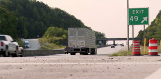 Autoridades buscan al tirador de la carretera interestatal 75 de Kentucky Autoridades buscan al tirador en la carretera interestatal 75 de Kentucky
