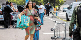 Los “Chapitos” y los leales a el “Mayo” se enfrentan en la capital sinaloense Los "Chapitos" y los leales a el "Mayo" se enfrentan en la capital sinaloense