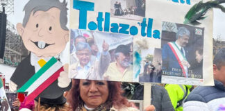 Con mariachi, corridos y “amlitos” despiden a AMLO de Palacio Nacional Con mariachi, corridos y "amlitos" despiden a AMLO de Palacio Nacional