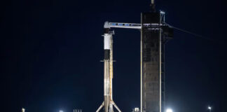 Multimillonario hará su primer paseo espacial privado con SpaceX Cápsula de SpaceX despega para su primer paseo espacial privado