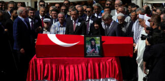 Turquía entierra con honores a la activista muerta por ejército israelí Turquía entierra con honores a la activista muerta por ejército israelí