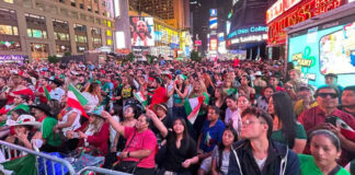 Mexicanos “toman” Times Square para celebrar Grito de Independencia Mexicanos "toman" Times Square para celebrar Grito de Independencia