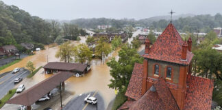 Vías inundadas y apagones dificultan rescates en EEUU tras huracán Helene Vías inundadas y apagones dificultan rescates en EEUU tras huracán Helene
