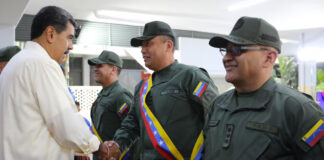 Nicolás Maduro condecora a militares sancionados por Estados Unidos Nicolás Maduro condecora a militares sancionados por Estados Unidos