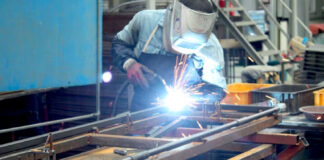 Trump promete “renacimiento de la industria manufacturera” de EEUU Trump promete "renacimiento de la industria manufacturera" de EEUU