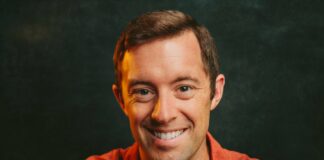 Exprofesor de Wayzata es un autor bestseller del New York Times Exprofesor de Wayzata es un autor bestseller del New York Times