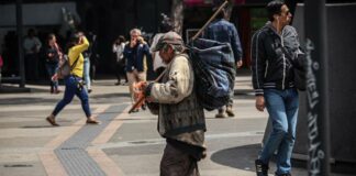 La campaña “Sé la solución” recomienda no dar dinero a los necesitados La campaña "Sé la solución" recomienda no dar dinero a los necesitados