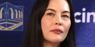 Desconocen a Liv Tyler en el Festival Internacional de Cine de Morelia Algunos jóvenes que asistieron a la develación de la butaca de la actriz de "Armeggedon" y "Lord of the rings" no identificaron a Liv Tyler.